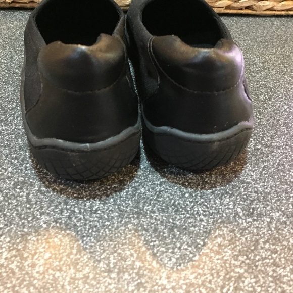Easy Spirit Black Gift 2 Slip-on Shoes - Picture 11 of 14